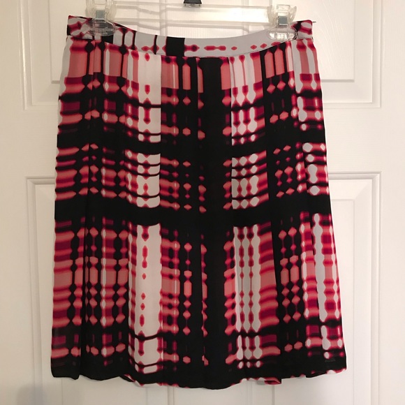 Pink and black graphic plaid pleated flowy skirt - Picture 2 of 3